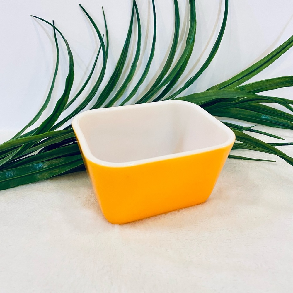 Pyrex Vintage 1950s Orange 501B Refrigerator Dish - 1 1/2 cup size